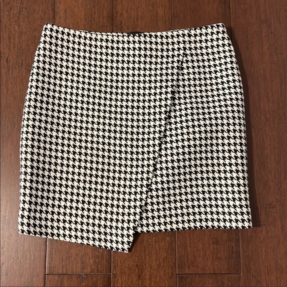 H&M houndstooth skirt